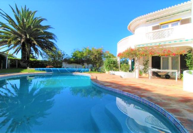 Villa in Lagos - Casa Tambeim